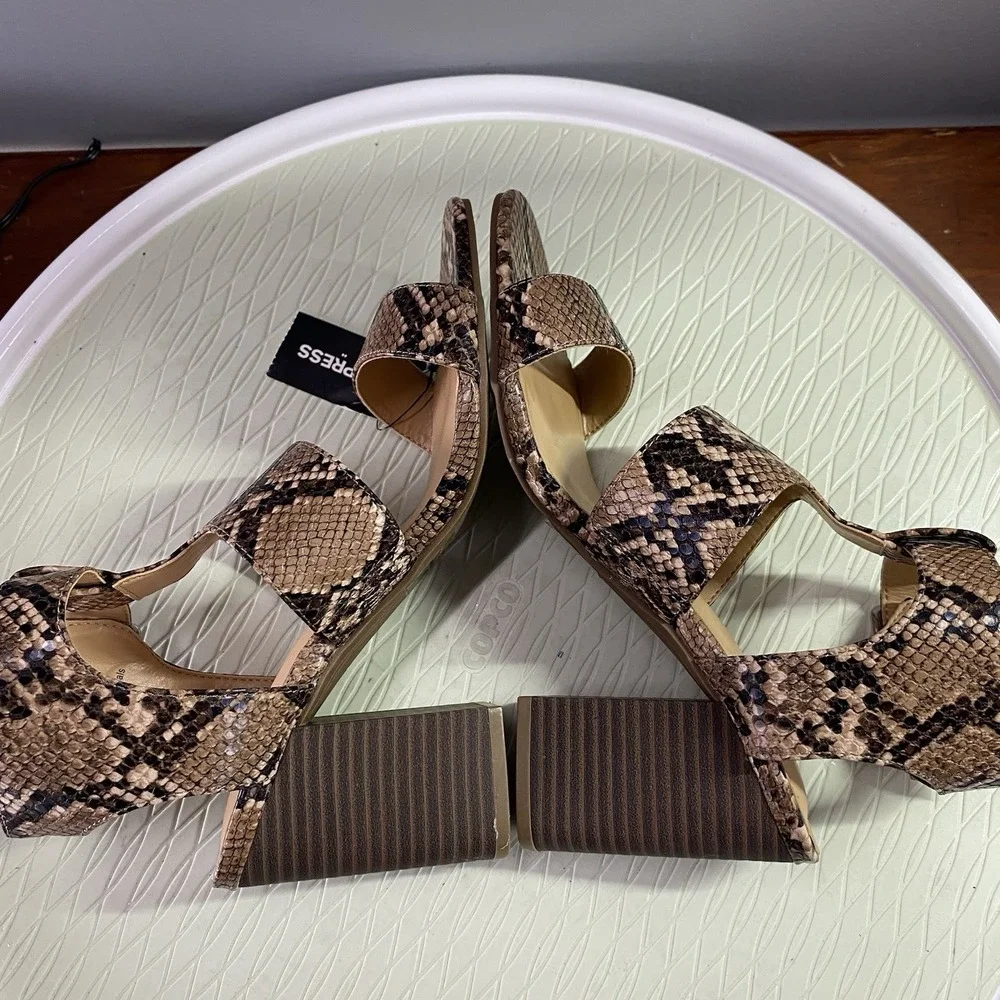 Express‎ Women's Brown Ankle Strap Block Heel Faux Snake Skin Sandals Sz.7 NWT
